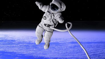 মহাকাশের নভোচারীদের জীবন যাপনের অজানা কাহিনী