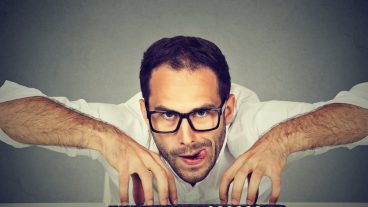 প্রোগ্রামিং কি খায়? পিন্দে? না মাথায় দেয়?