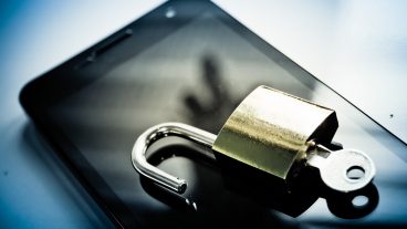 ৫টি ধাপ অনুসরণ করে আপনার স্মার্টফোন চুরি হওয়ার থেকে রক্ষা করুন