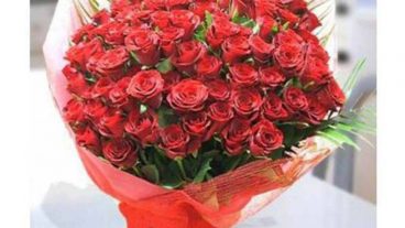 ভালোবাসার দিন স্পেশাল করতে প্রিয়তমাকে ফুল দিন