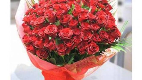 ভালোবাসার দিন স্পেশাল করতে প্রিয়তমাকে ফুল দিন