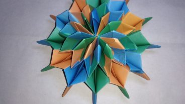 কীভাবে ঘর সাজানোর জন্য কাগজ দিয়ে একটি অসাধারণ সুন্দর ফুল বানাবেন