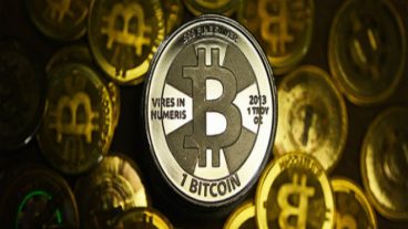 বিটকয়েন সম্পর্কে জানুন – বিটকয়েন কী? বিটকয়েন যেভাবে আর্ন করবেন