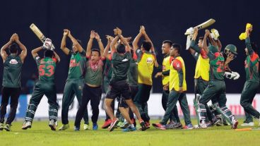 যারা এখনো বাংলাদেশ ক্রিকেট টিমের নাগিন ড্যান্স দেখেন নি তারা এদিকে আসুন