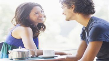 আপনি মন খুলে ডেটিং করুন একজন নয় একাধিকের সঙ্গে