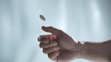 আর নয় টস করতে কয়েনের বিড়ম্বনা দল গঠন নিয়ে চুলোচুলি অথবা কে কার আগে সুযোগ পাবে তা নিয়ে ঝগড়া