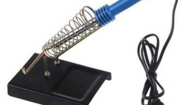 এবার সোল্ডারিং আয়রনের জন্য স্ট্যান্ড তৈরি করুন ঘরে বসেই