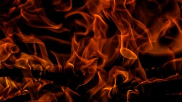 অর্ণবের ইস্কুল [পর্ব-১৪] :: ঘরে বসেই তৈরী করুন বার্নিং লেজার লাইট আর আগুনকে বশ করে নিন নিজের হাতের মুঠোয়