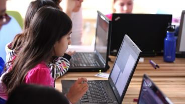 কোডিংয়ে মেয়েরা পিছিয়ে নেই তার প্রমাণ দেখুন এই ১০টি কোডিং সংস্থাগুলো থেকে