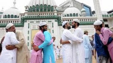 ঈদে ভিন্ন উপহারে চমকে দিন সবাইকে!