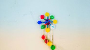 ফেলে দেয়া বোতলের ক্যাপ ও রঙ্গিন কাগজ দিয়ে তৈরি করুন সুন্দর Wall art DIY