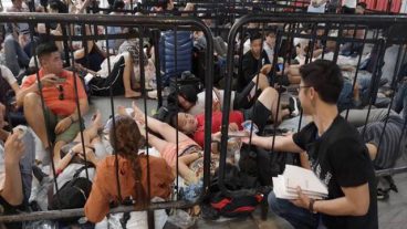 সিঙ্গাপুরে আইফোন ক্রেতাদের পাওয়ার ব্যাংক দিচ্ছে হুয়াওয়ে