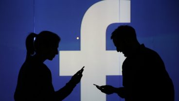 কিভাবে ফেইসবুক প্রোফাইল গোপন রাখবেন?