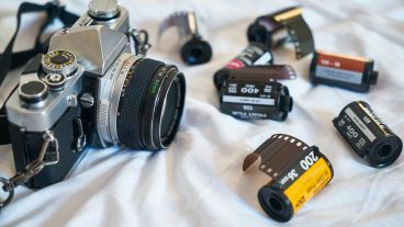 ফিল্ম ক্যামেরায় তোলা ছবি এবং ডিজিটাল ক্যামেরায় তোলা ছবির মধ্যে পার্থক্য