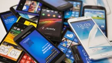 পাঁচ মিনিটেই বদলে ফেলে চোরাই মোবাইলের শনাক্তকরণ নম্বর!