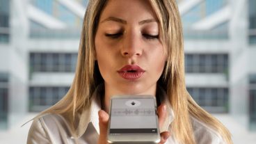 হাতে টাইপ না করে মুখে বলেই বাংলা ও ইংরেজি লেখা লিখে ফেলুন