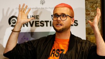 আমেরিকার Justice Department এবং FBI একত্রে মিলে Cambridge Analytica এর উপর তদন্ত করছে