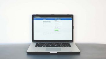 ফেসবুক সবার ভয়েস মেসেজ শুনচে নতুন নিউজ আপডেটেড