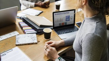 বাংলায় আর্টিকেল লিখে আর্ন করতে চান? তবে এই টিউন টি আপনারই জন্যে