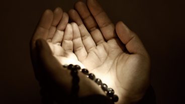 প্রতি নামাজ শেষে আয়াতুল কুরসি পাঠ করুন-