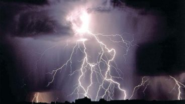 বজ্রপাত কিভাবে সৃষ্টি হয়