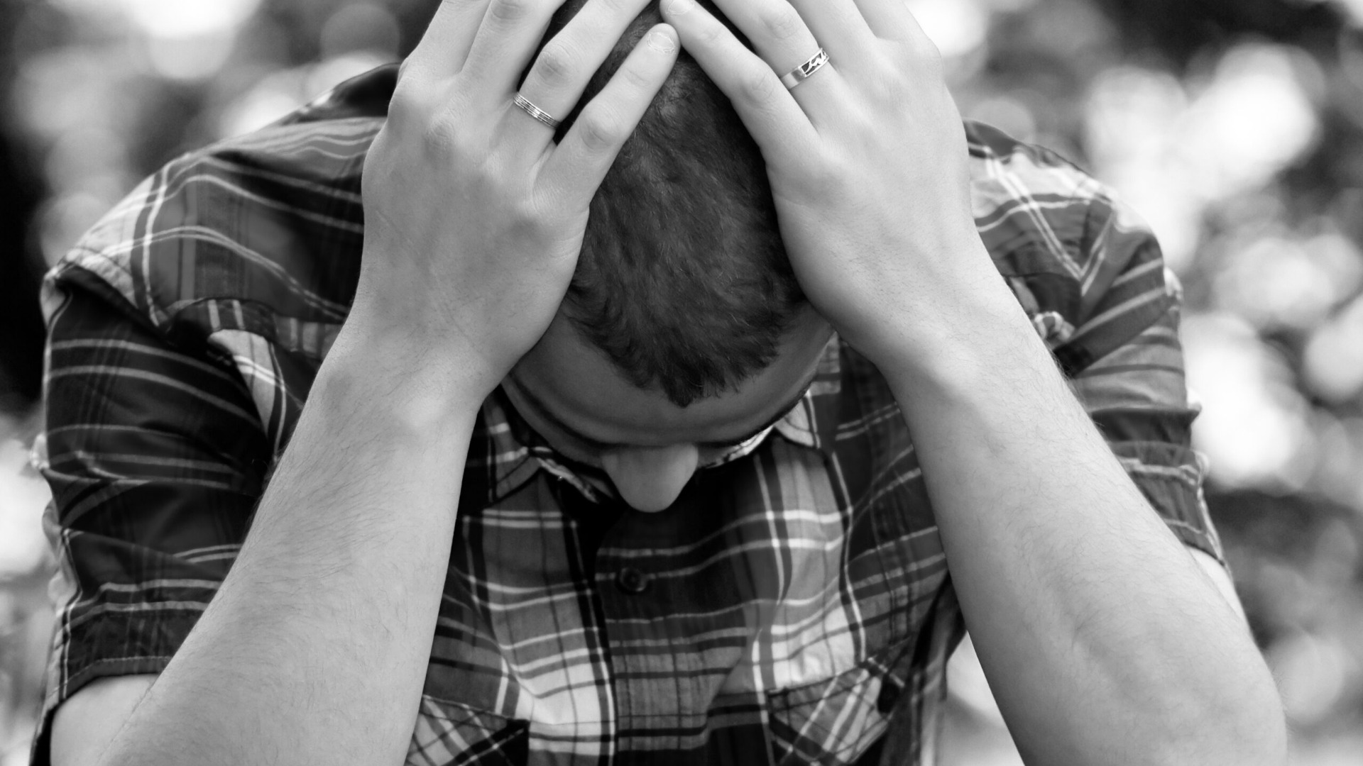 অযথা সামাজিক যোগাযোগ মাধ্যমে সময় ব্যয় না করি, বিষন্নতায় থাকা মানুষ গুলোর পাশে থেকে আত্মহত্যা প্রবণ ব্যক্তিকে সাহায্য করি