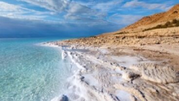 মৃতসাগরে মানুষ ডুবেনা কেন?