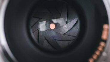 বাড়িতে বা হোটেল রুমের Hidden ক্যামেরা থেকে বাঁচার উপায়