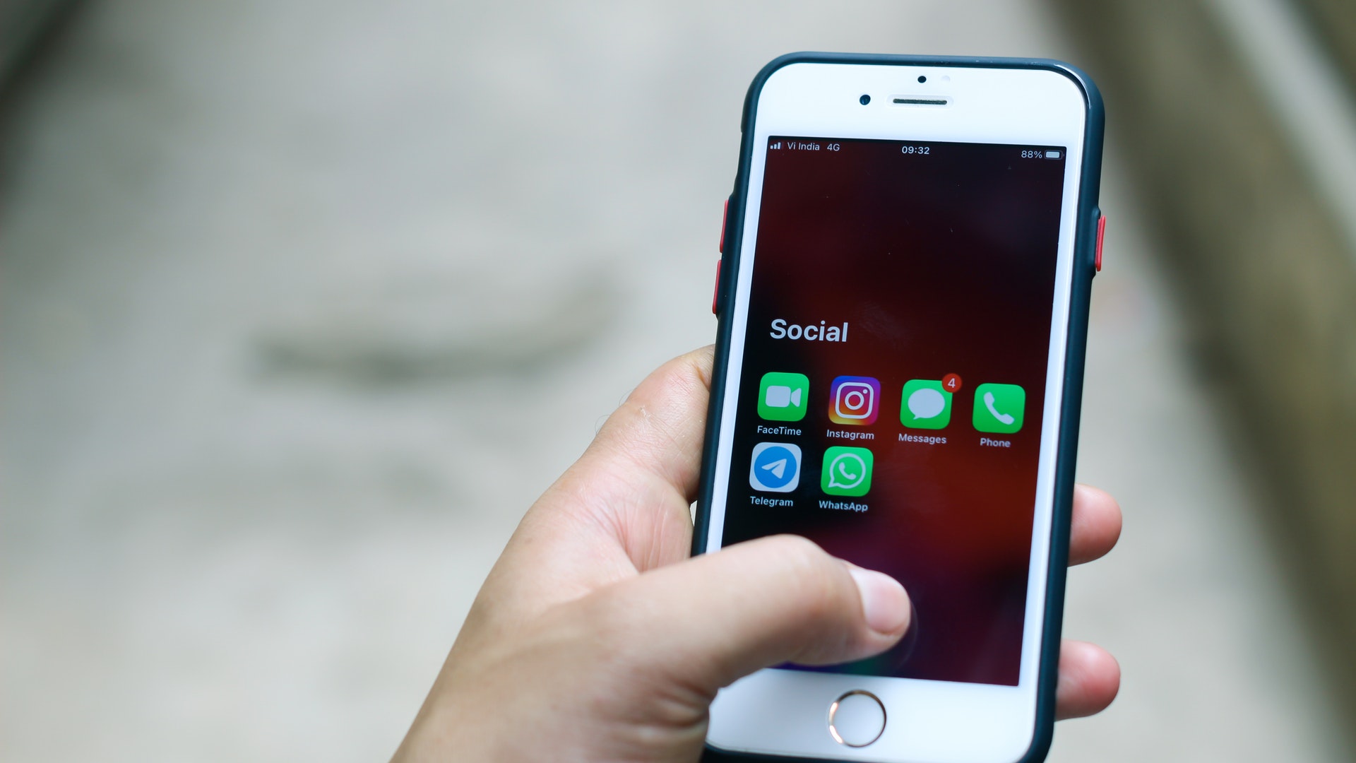 Bir olomon rus ayolni eshakda sikishadi.