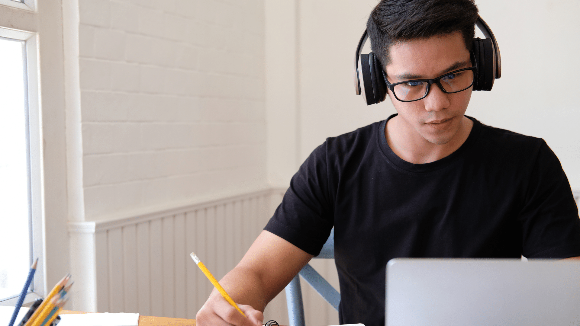 শিক্ষার্থীদের লক্ষ্য করে ল্যাপটপ বা কম্পিউটারের দামে ডিসকাউন্ট