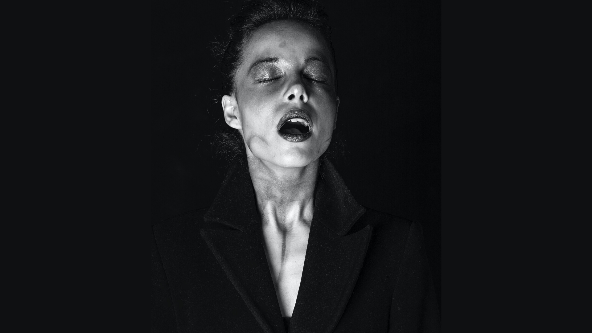 মুখ হা করানো