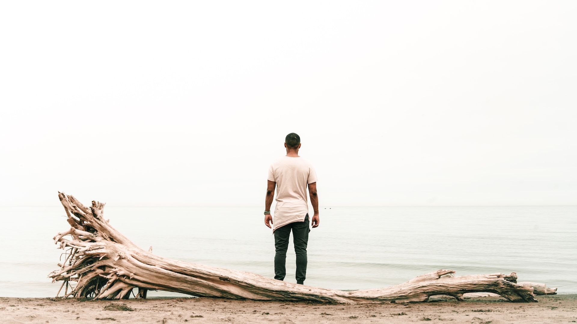 দাঁড়িয়ে থাকা