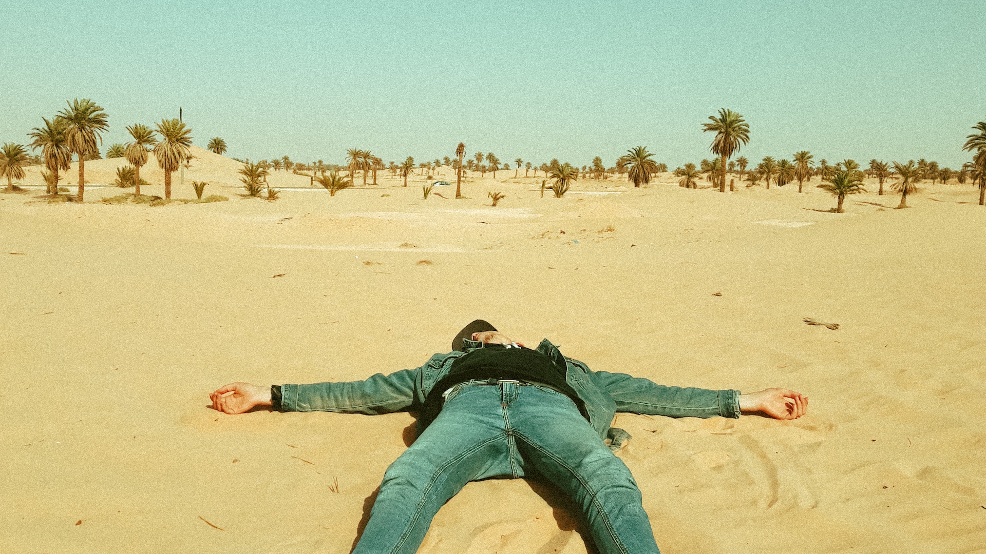 চোরাবালিতে শুয়ে থাকলে