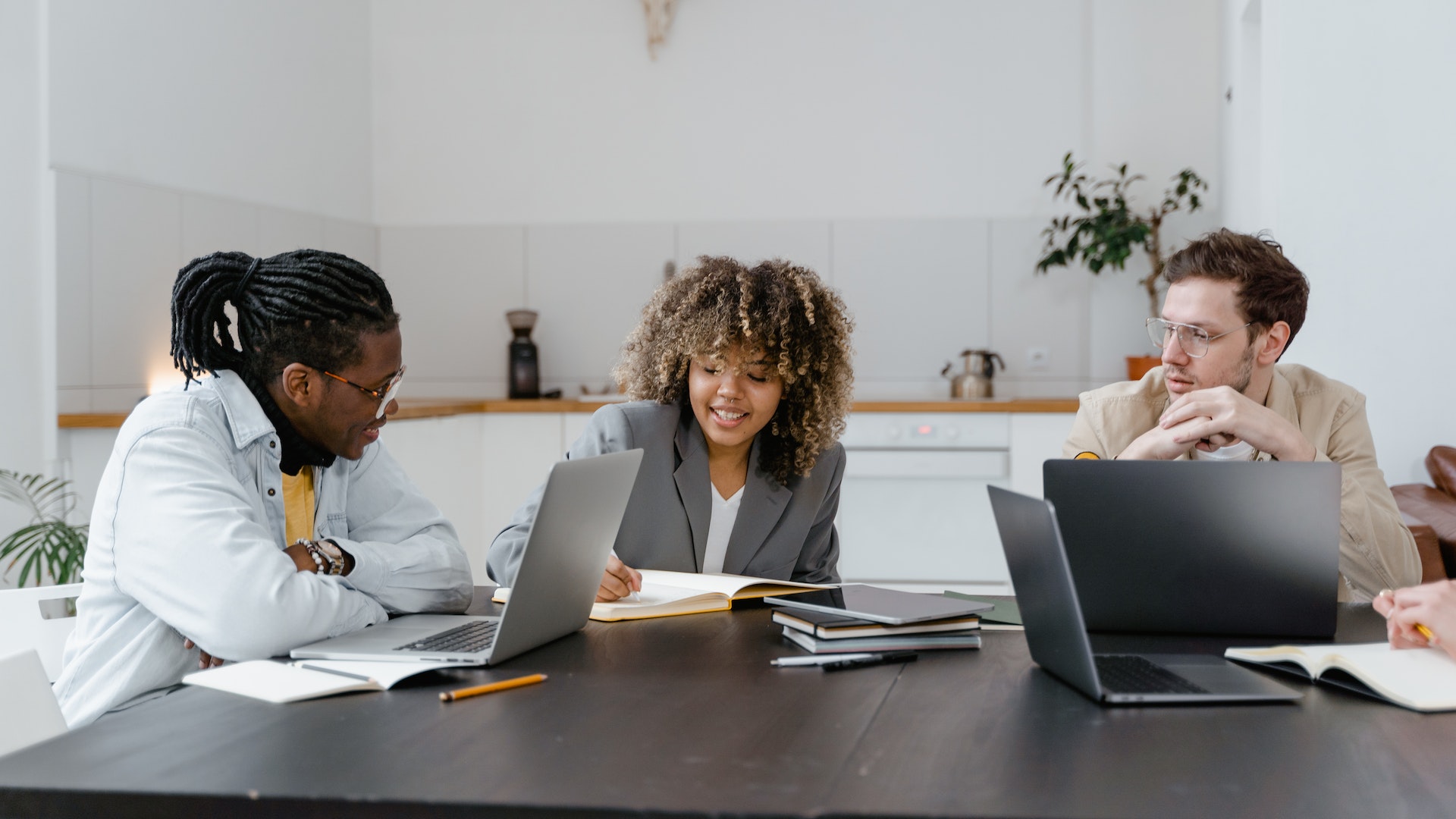 এই ভাইরাস সম্পর্কে প্রযুক্তিবিদগণ কী নির্দেশনা দিয়েছিল?