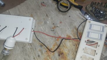 দুই তার দিয়ে দুই বাল্ব দুই সুইচের মাধ্যমে নিয়ন্ত্রণ করুন