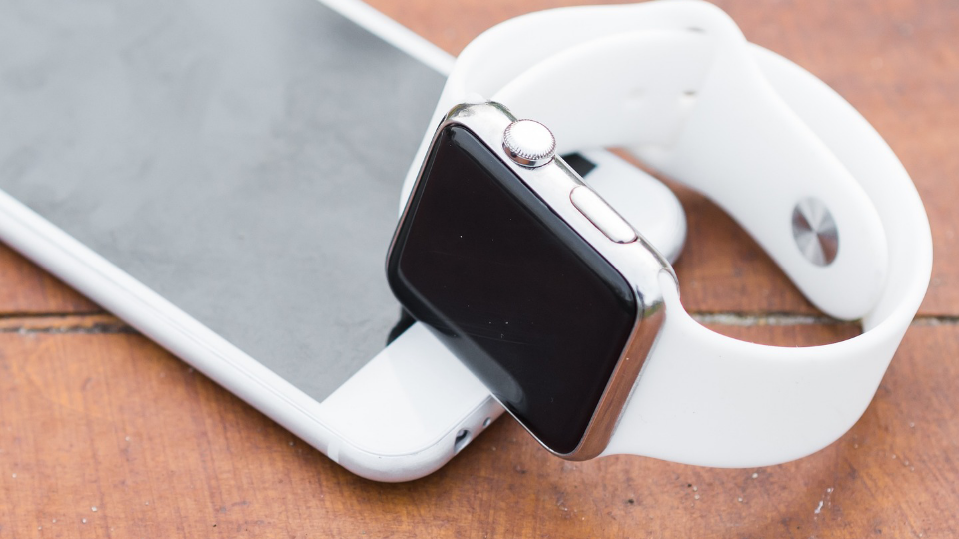 ক্যামেরা ফিচার নিয়ে স্মার্ট ওয়াচ 