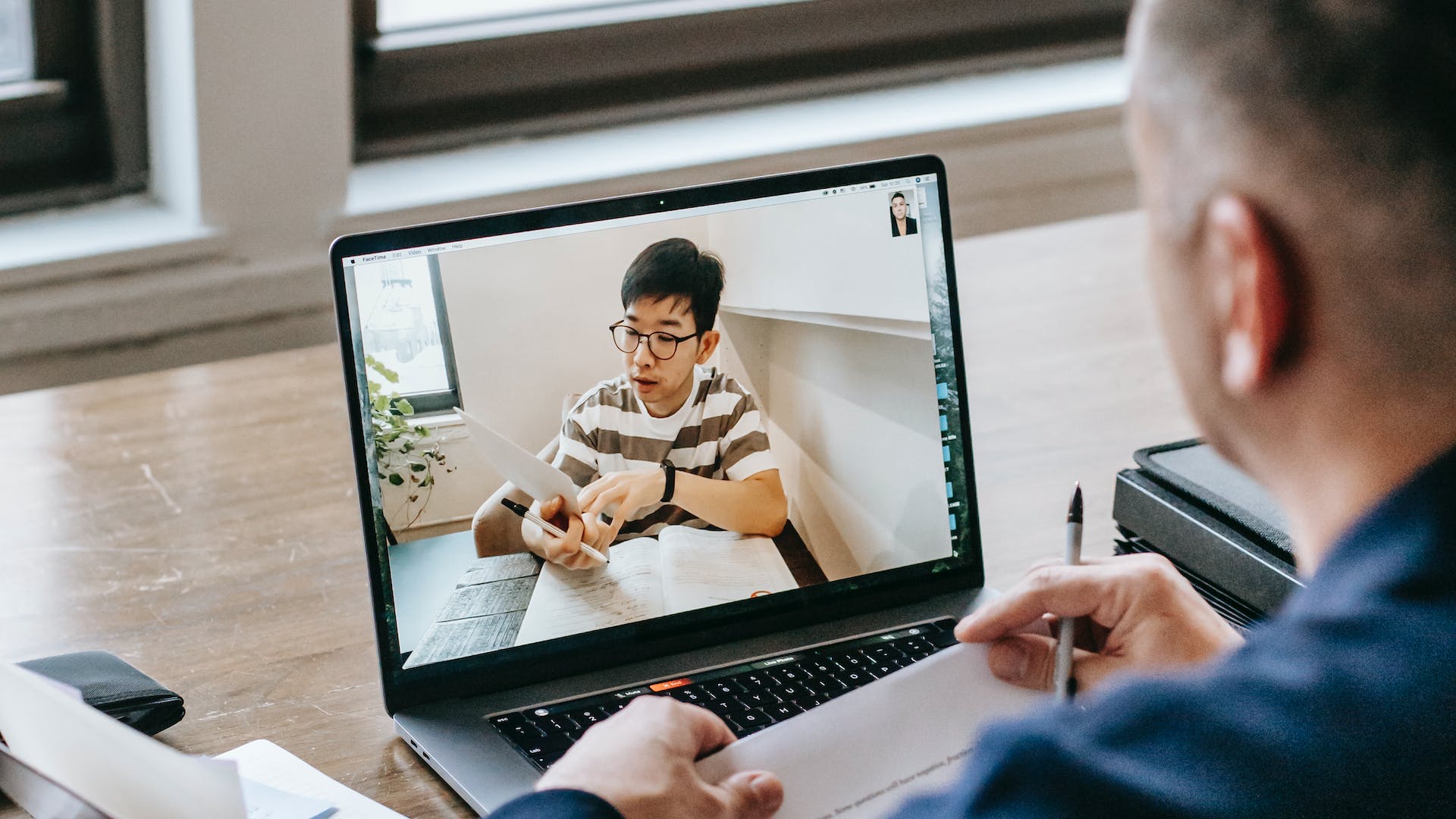 অনলাইন টিউশন করে আয় করুন 