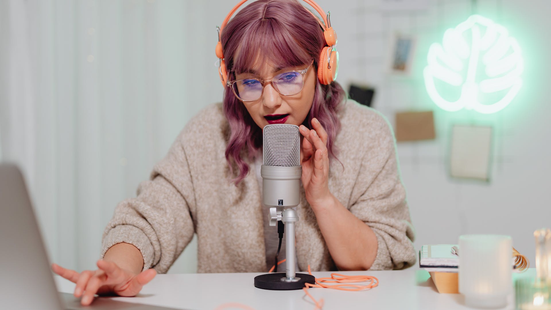 মোটিভেশনাল ভিডিও তৈরি করে আয় 