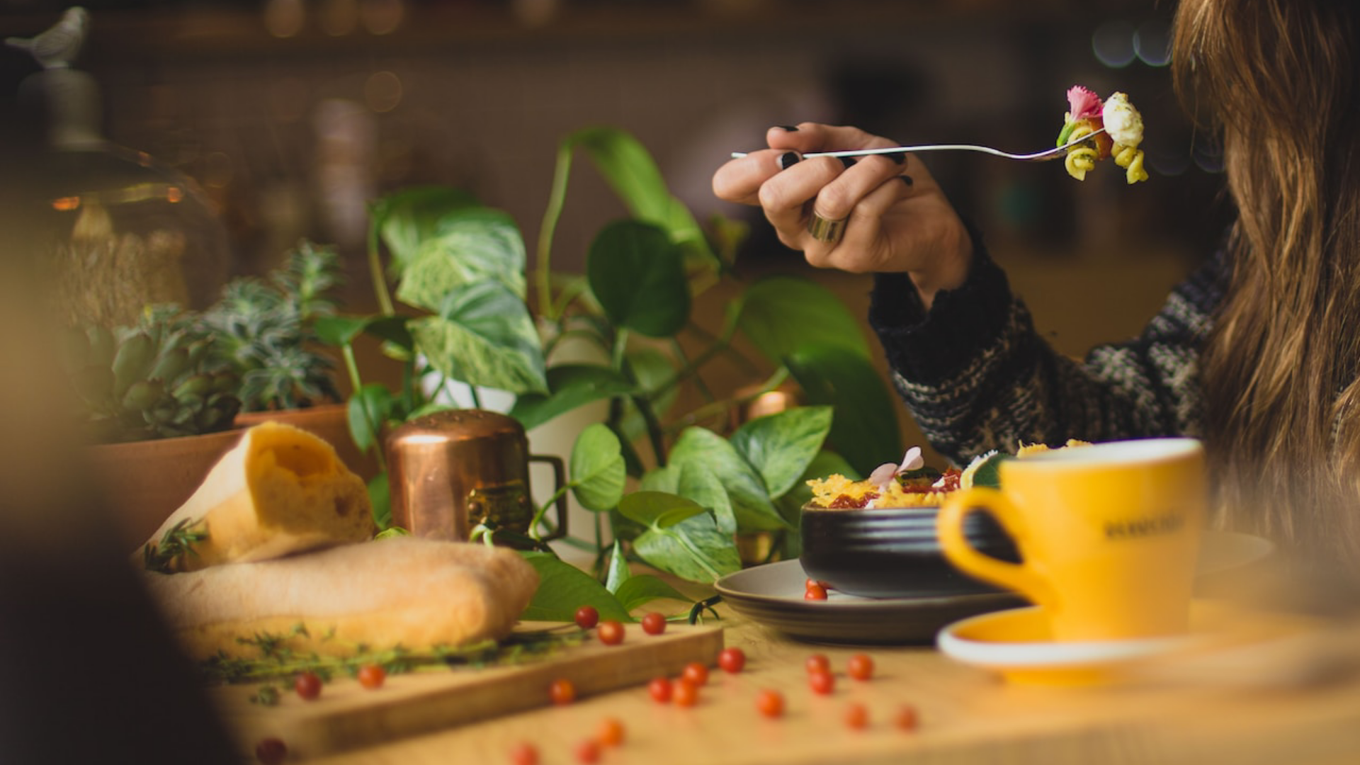 ফুড ব্লগিং ভিডিও তৈরি করে আয় করুন 