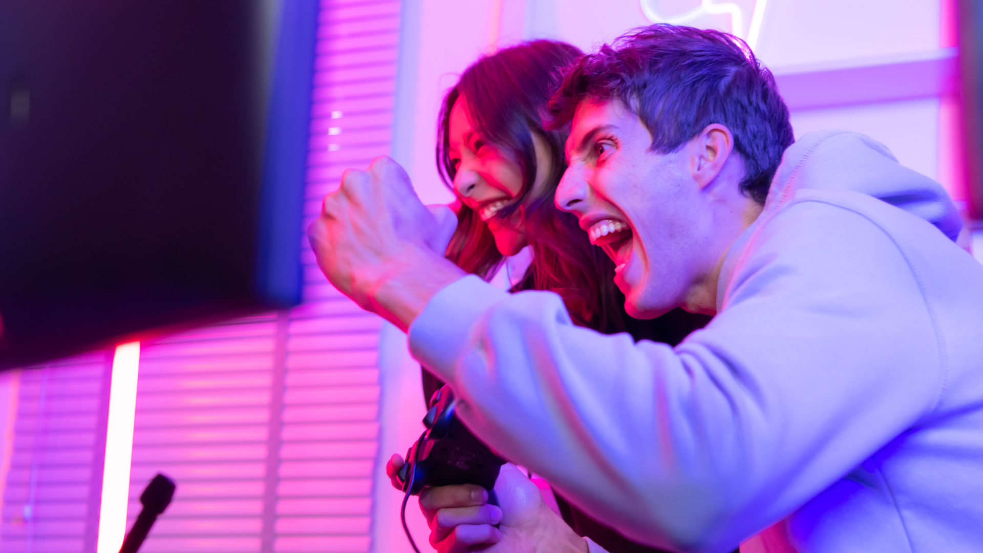 ভিডিওর মাঝখানে টুকটাক বিনোদন রেখে দর্শক ধরে রাখুন