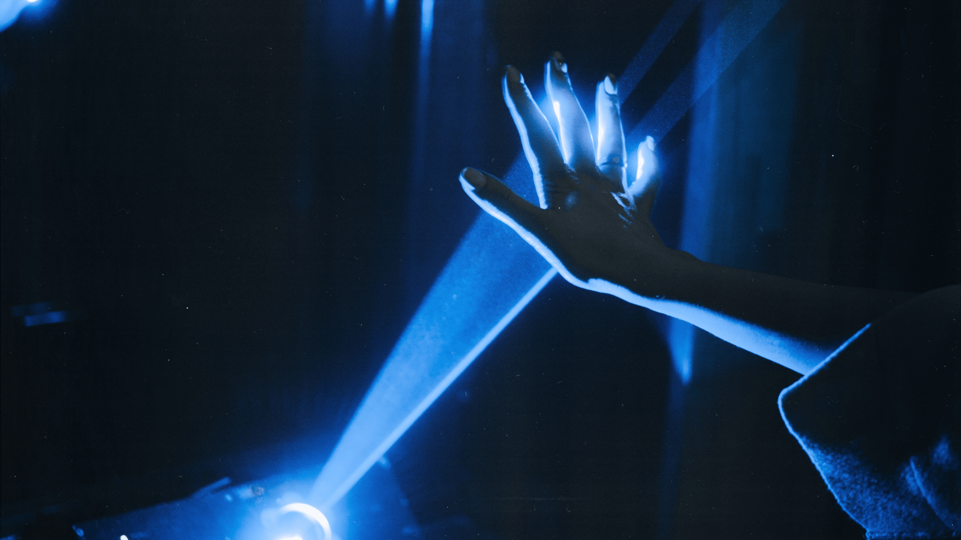 Blue Light কী এবং ব্লু লাইট এর কারণে কী সমস্যা হয়?