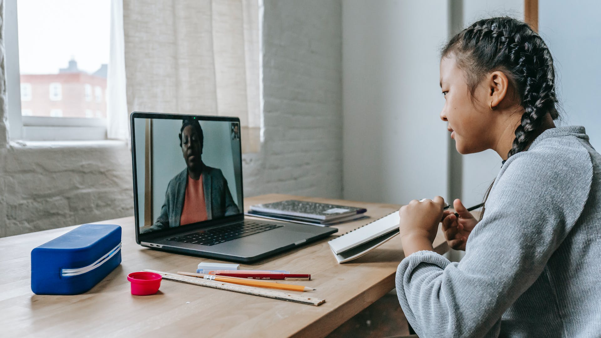 পেইড কোর্স করে কাজে জয়েন হতে বলা