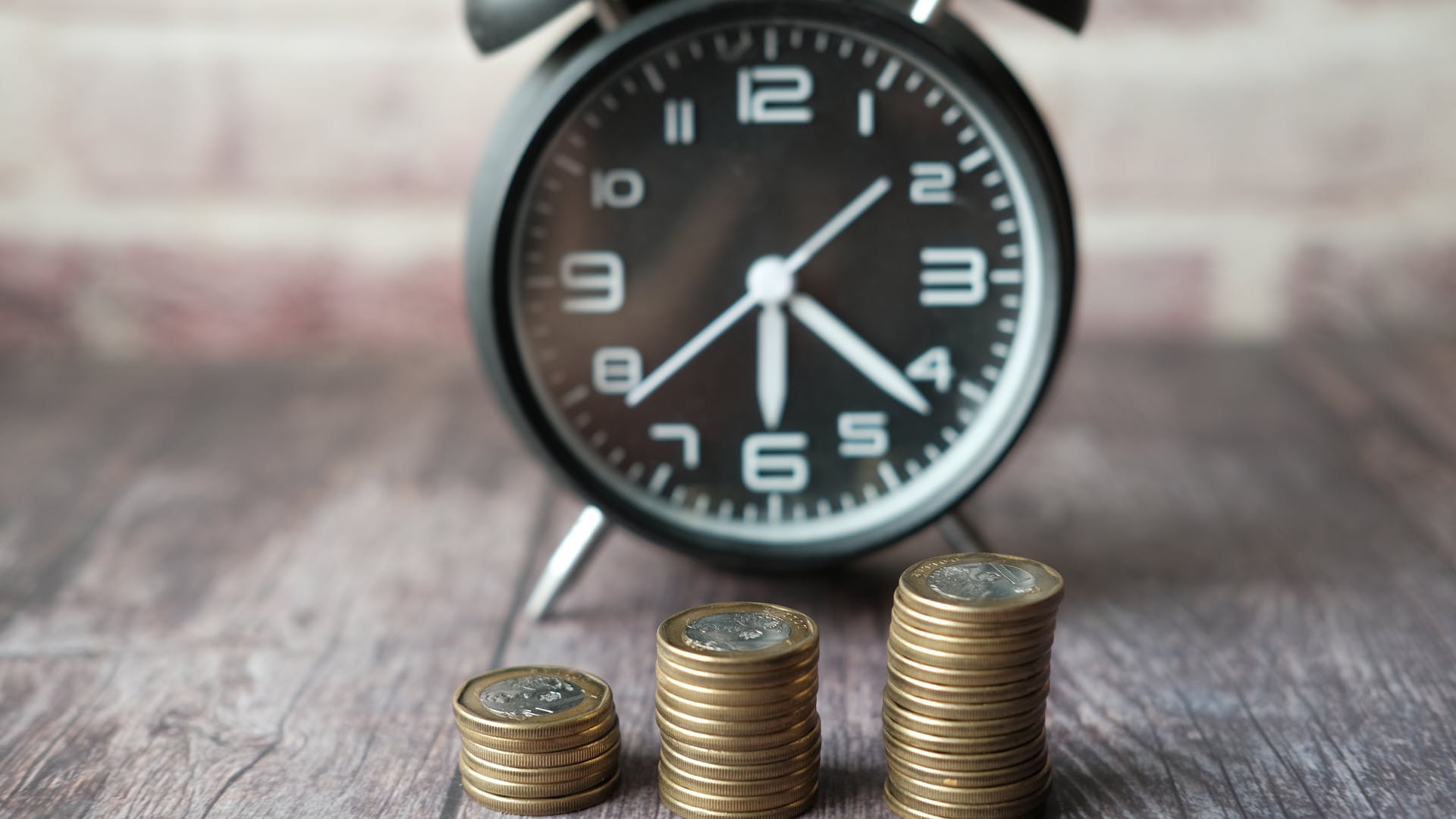 খুব কম সময়ের কাজের জন্য তুলনামূলক বেশি বেতন অফার করা