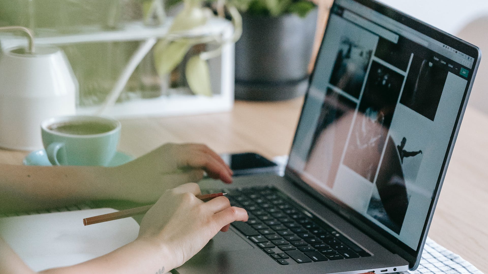 অনলাইনে নিয়মিত তথ্য হালনাগাদ করুন 