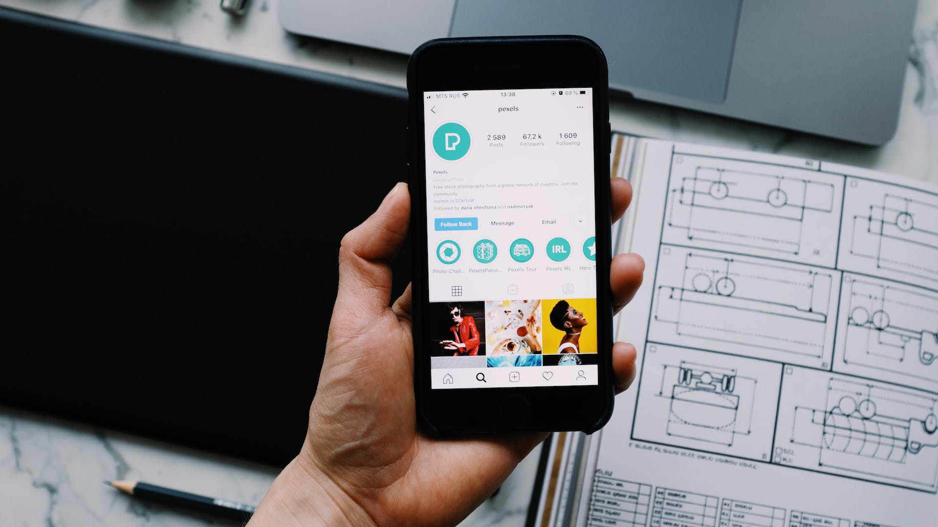 বিজ্ঞাপণ দেখে আয়