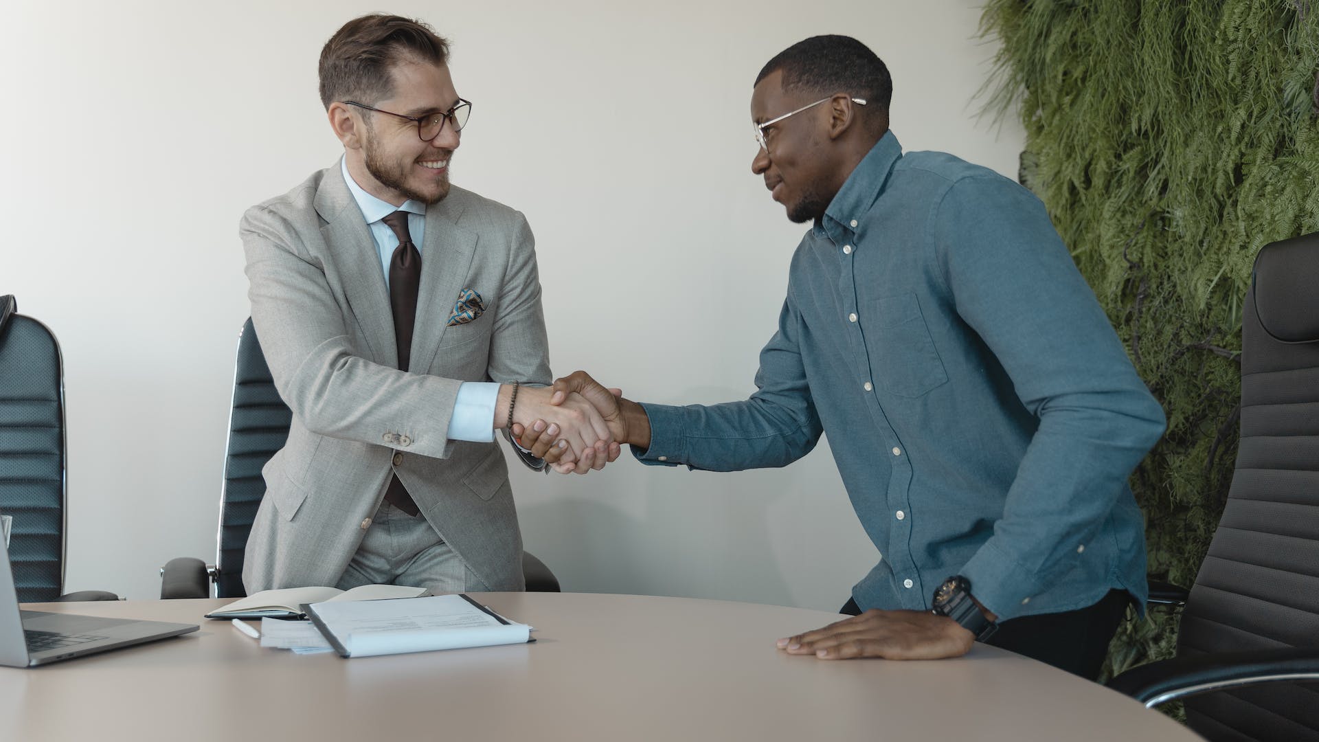 চাকুরিতে জয়েন করার জন্য তোষামোদ করা