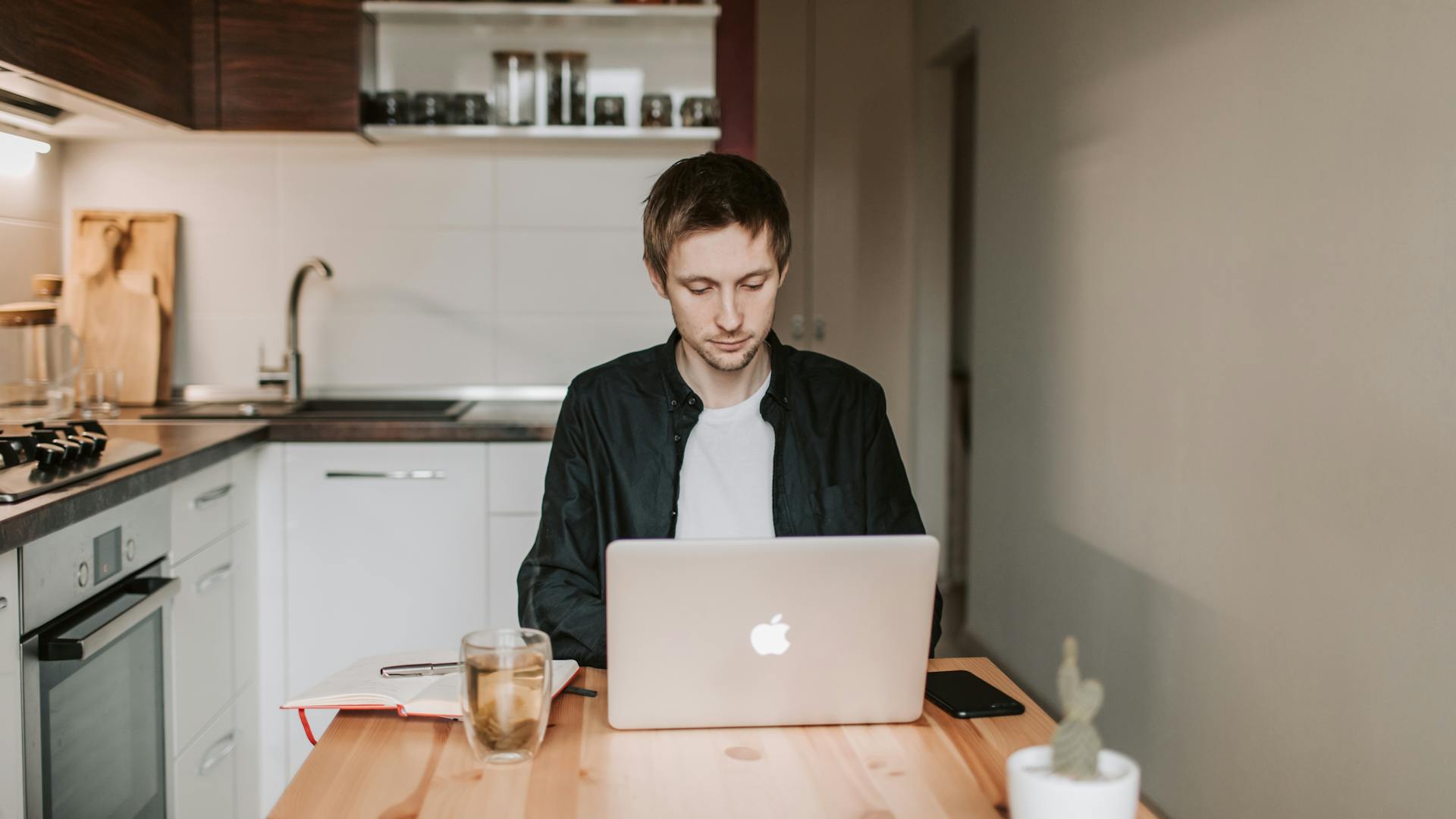 যেভাবে একটি চাকরির অফার গ্রহন করবেন