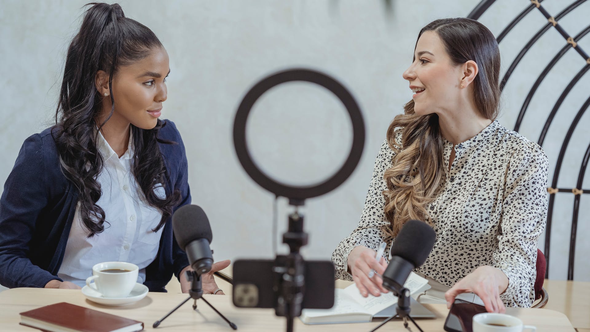 ভিডিওতে অপ্রাসঙ্গিক কথার ছড়াছড়ি