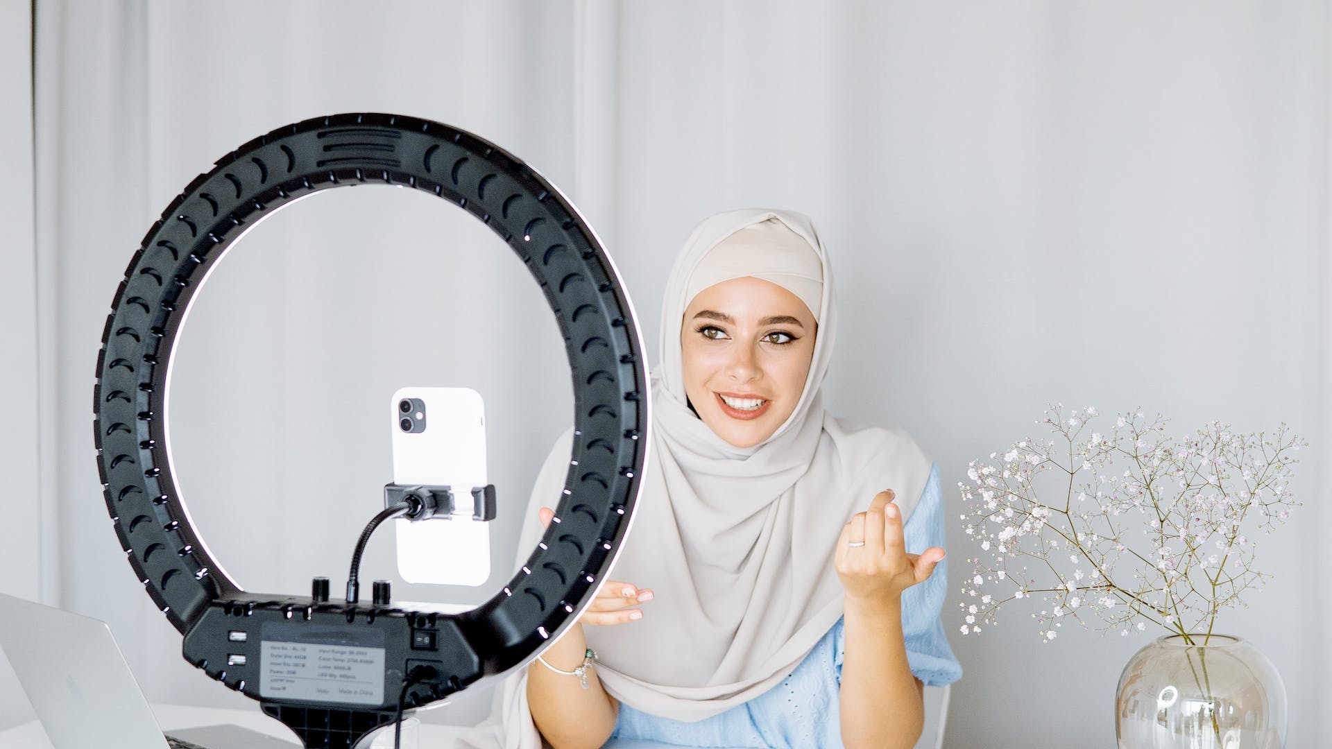 ভিডিওর মধ্যে কথার খেই হারিয়ে ফেলা