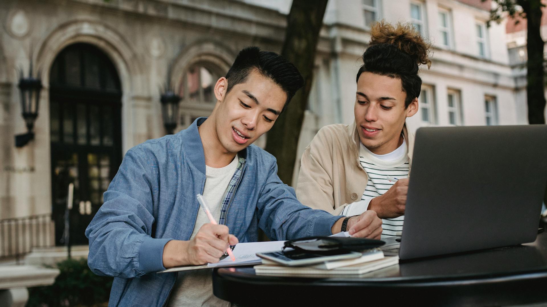 কোনো অভিজ্ঞতা ছাড়াই যেভাবে একজন টেকনিক্যাল রাইটার হবেন